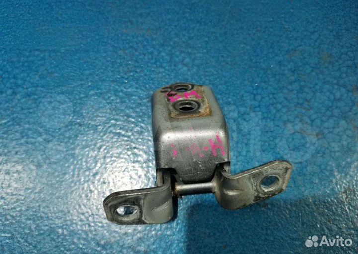 Петля двери Mazda 3 BM