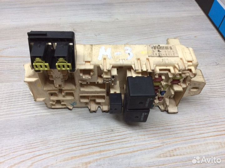 Блок предохранителей Mitsubishi Pajero/Montero Iii