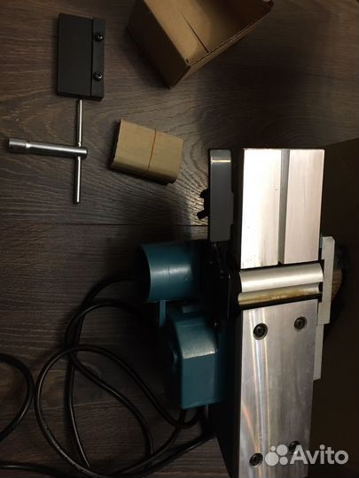 Электрорубанок makita