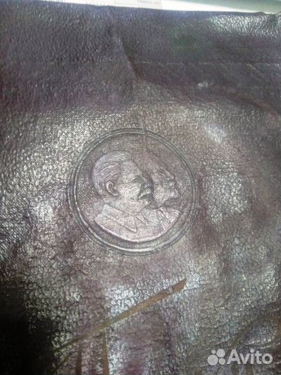 Папка с тиснением изображения 