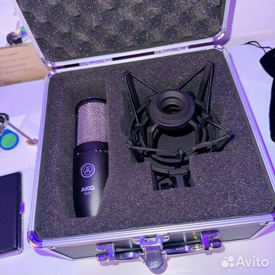Микрофон Akg p220