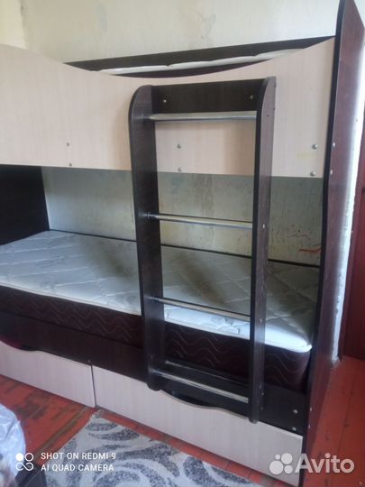 Двухъярусная кровать