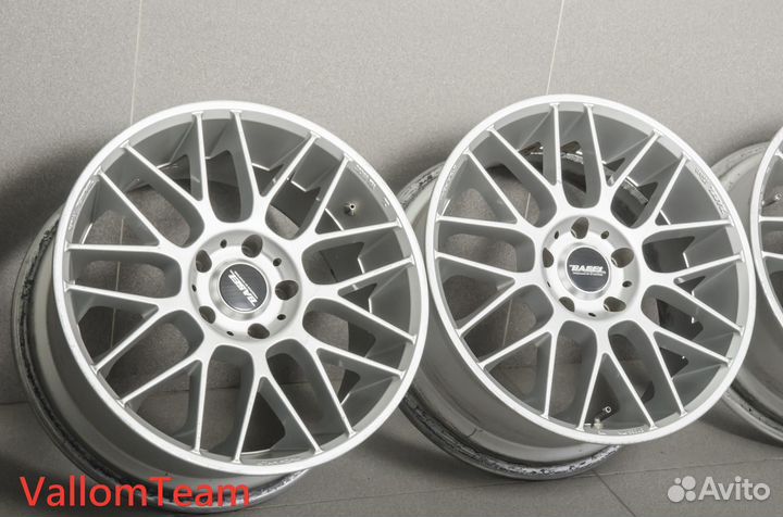 Лот UP5114705 Фирменные 17-е диски starform basel