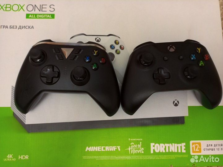 Xbox one s 1tb 2 геймпада