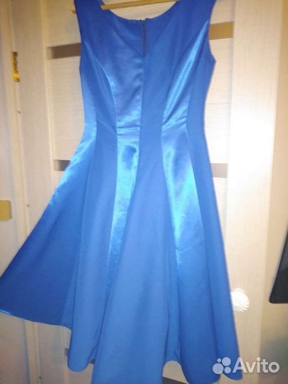 Продаю очень красивые шелковые платья разные