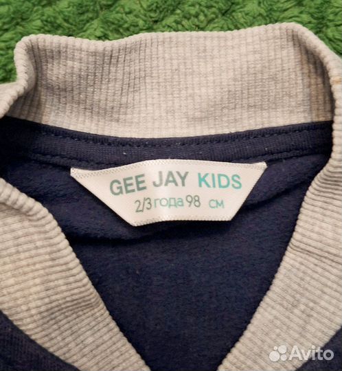 Кофта на заклепках на мальчика 98