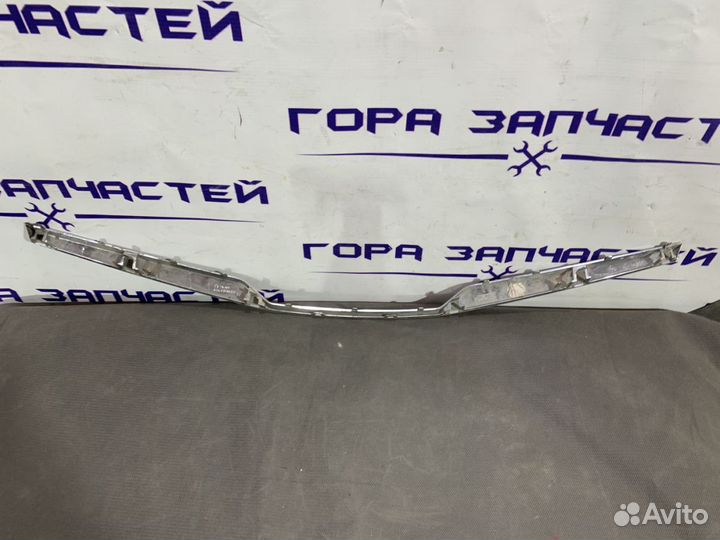 Молдинг решетки радиатора (хромированный) Nissan