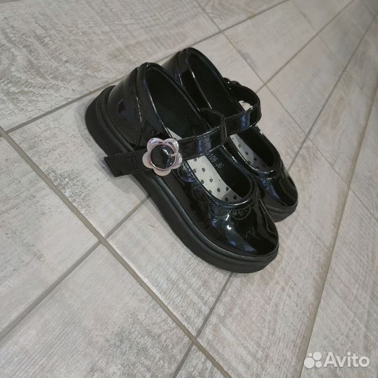 Босоножки школьные