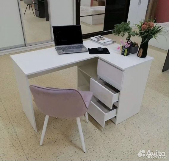 Письменный стол 