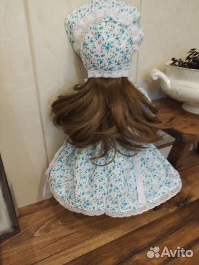 Кукла фарфоровая коллекционая