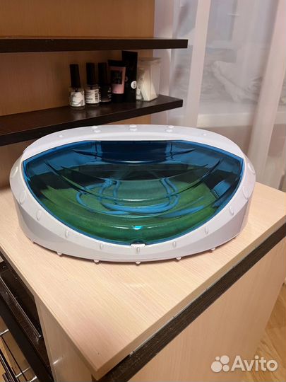 Маникюрный стол и другие принадлежности