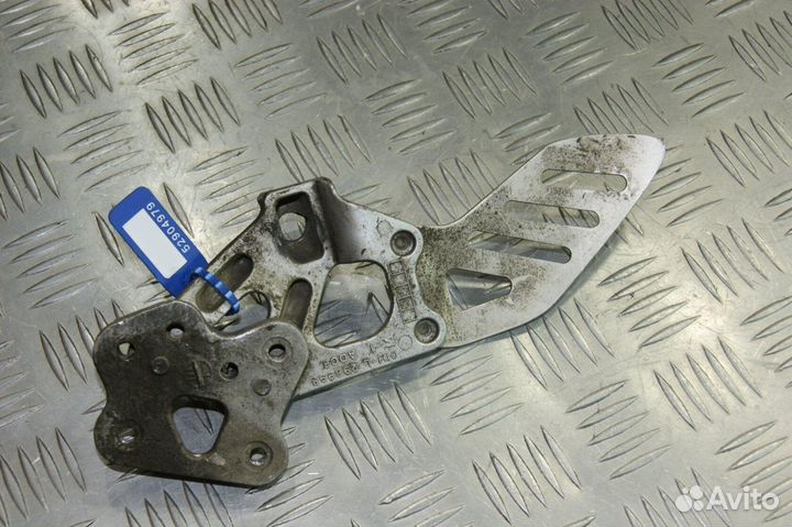 Крепление подножки водителя левое Suzuki GSX-R600