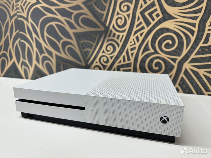 Xbox One S 1tb / 2 геймпада