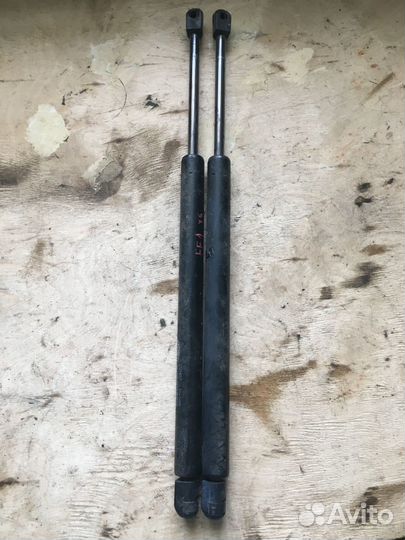 Амортизатор двери багажника Фокус Ford Focus 1