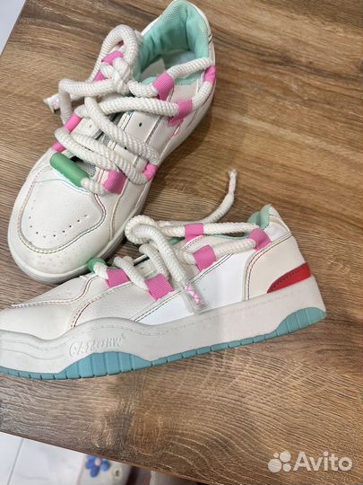 Кроссовки женские 38 размер бу