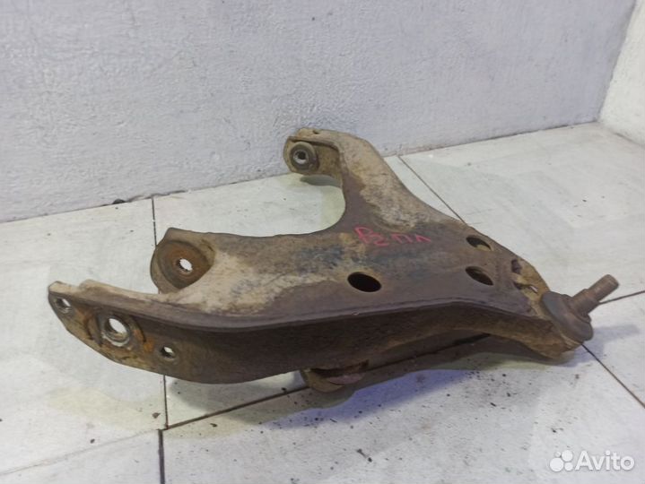 Рычаг передний левый нижний MB860831