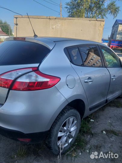 Renault Megane 1.6 МТ, 2012, битый, 120 000 км