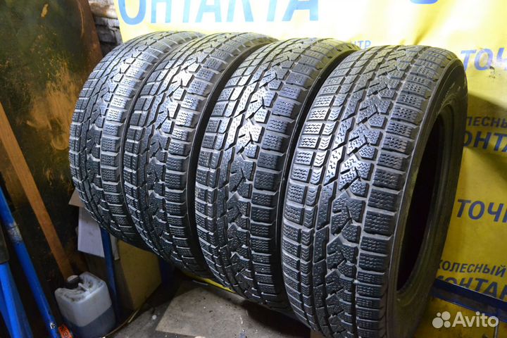Kumho I'Zen RV Asymmetric 235/65 R17
