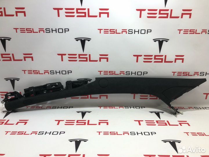 Накладка стойки А Tesla Model X рест. 2022