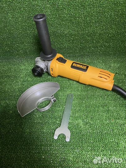 Углошлифовальная машина Dewalt DWE 8120s