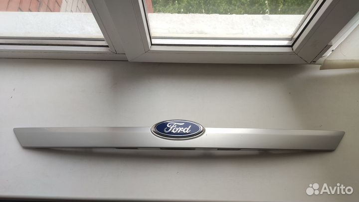 Молдинг крышки багажника ford focus 2 хэтчбек