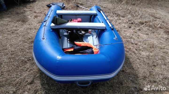 Моторная лодка WinBoat 375 RF Sprint синяя