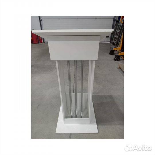 Трибуна для выступлений Leader