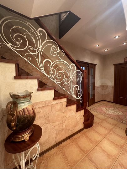 Дом 369,7 м² на участке 11 сот.