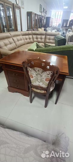 Письменный стол