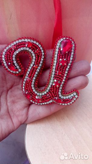 Брошь из бисера