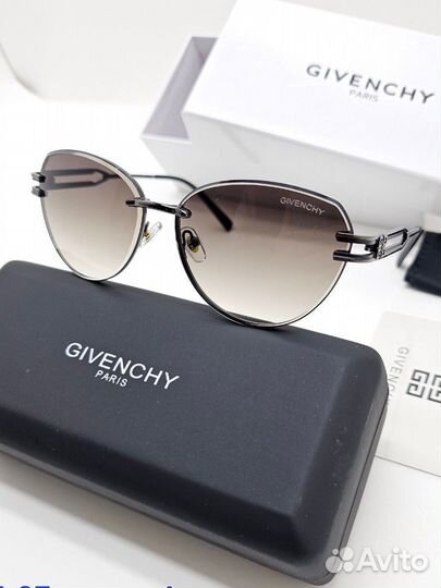 Солнцезащитные очки Givenchy