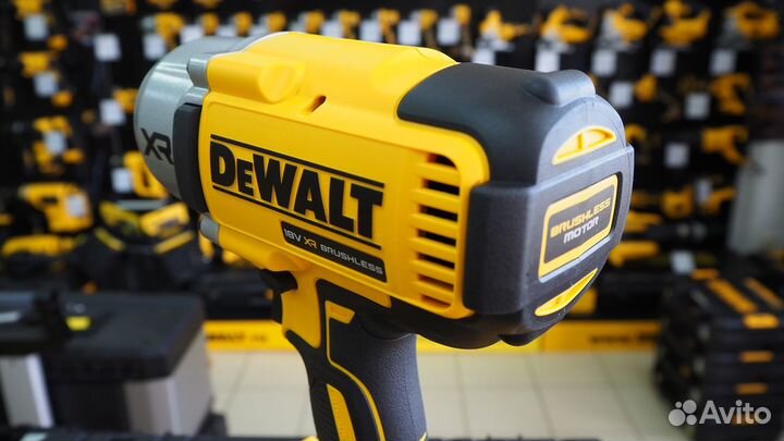 Аккумуляторный гайковёрт DeWalt DCF900P2T