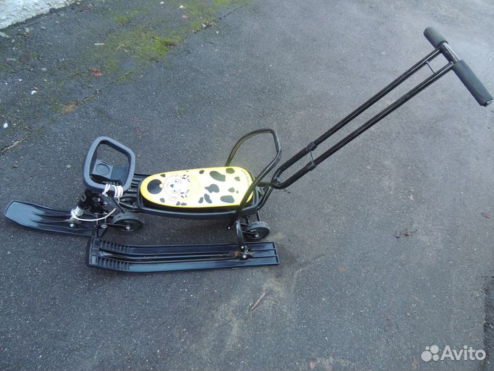 Детский снегокат с ручкой и колесами