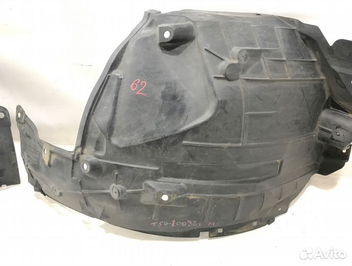 Подкрылок передний левый Nissan Skyline Crossover