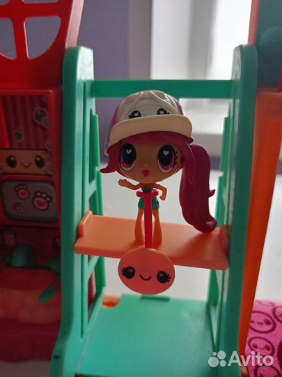 Игрушечный домик с мебелью