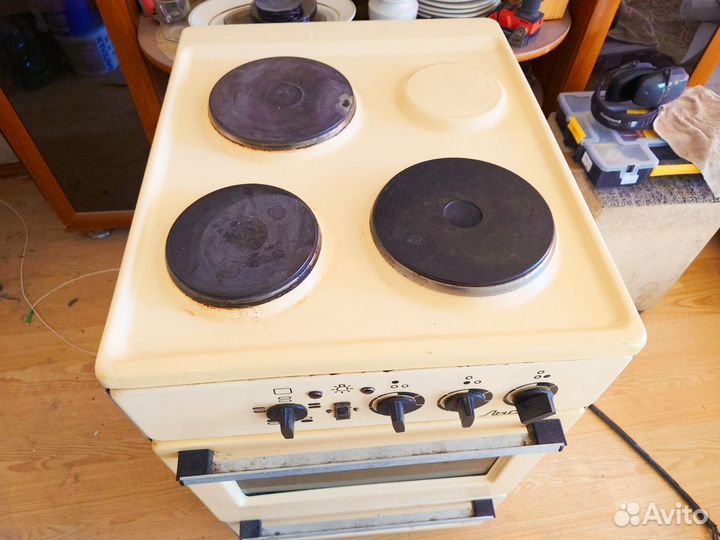 Электроплита с духовкой
