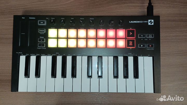 Midi-контроллер Novation Launchkey 25 mini MK3