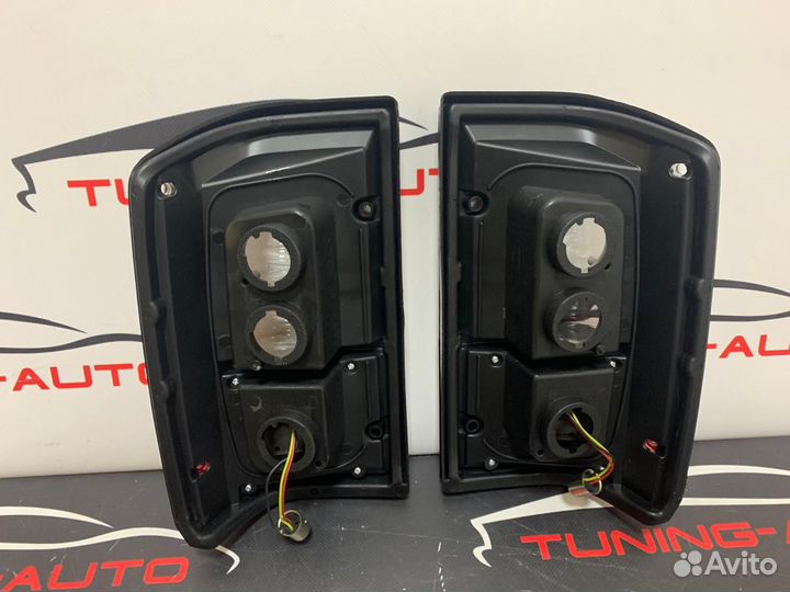 Тюнинг Стоп-cигналы Nissan Safari Y60 87-97гг WYY60 (красно-белые)