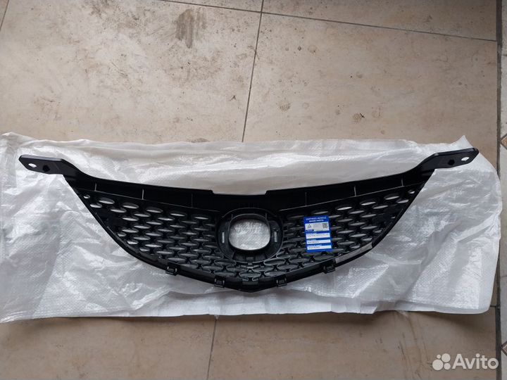 Решетка радиатора Mazda 3 / Axela 03-06г седан