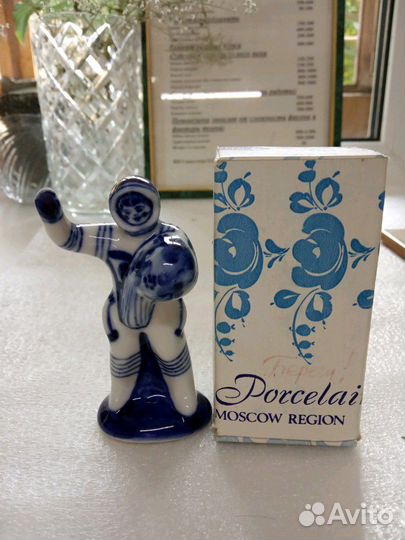 Статуэтка -гжель