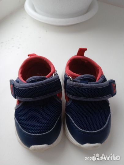 Кроссовки детские