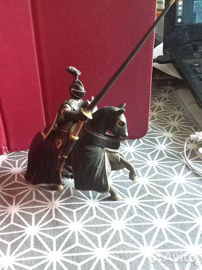 Рыцарь на коне. фирма schleich