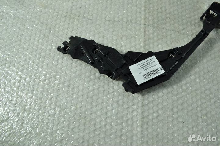 Кронштейн молдинга правый mercedes A2906981700 Б/У