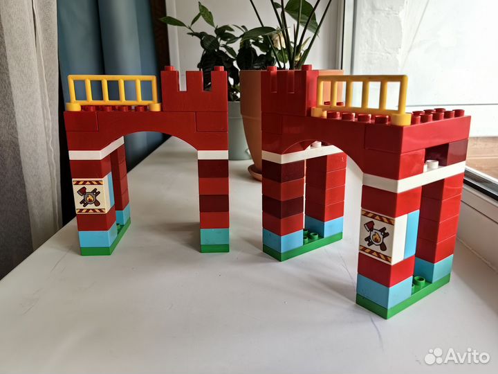 Lego Duplo пожарная станция и самолет