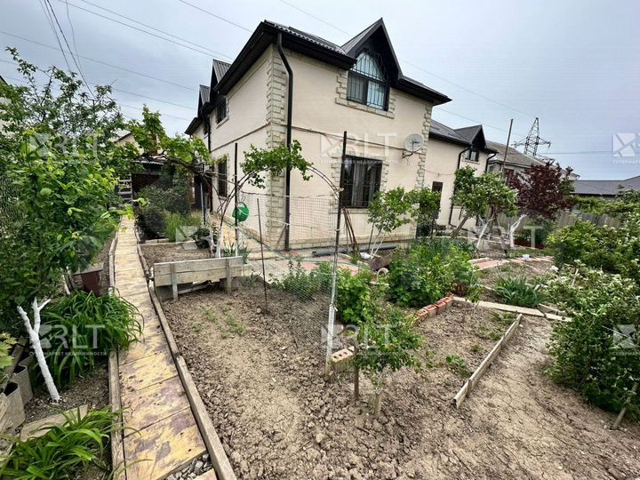 Дом 260 м² на участке 5,6 сот.