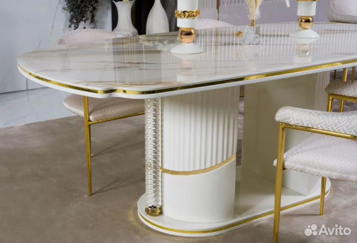 Стол обеденный