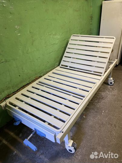 Медицинская кровать для лежачих больных