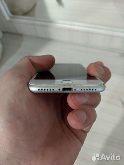 Телефон iPhone 8 64 gb