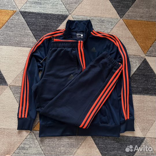 Adidas essentials костюм (M)