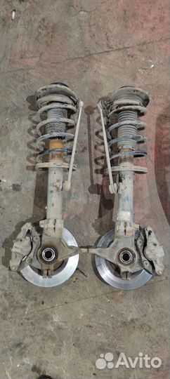 Передние стойки с поворотным кулаком Peugeot 206